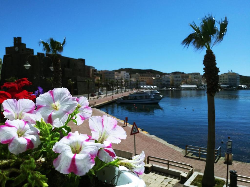 Blue Moon Hotel a Pantelleria con Spiaggia Privata