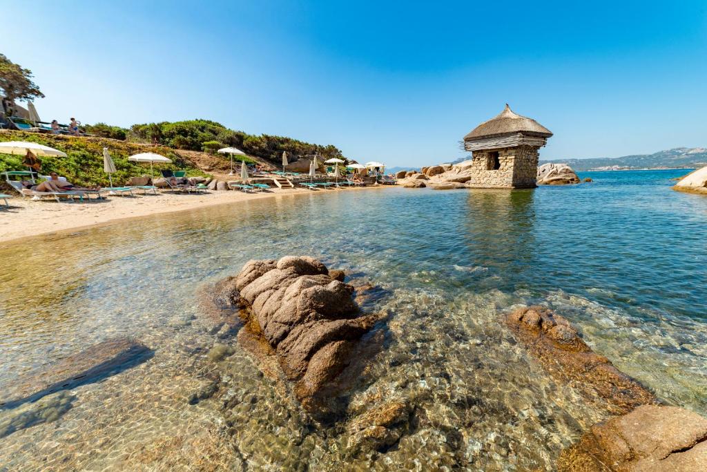 Club Hotel Baja Sardinia a Baja Sardinia con Spiaggia Privata