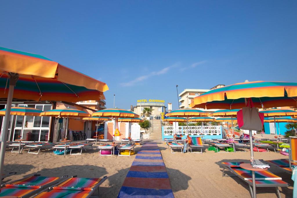 Giannino Hotel a Porto Recanati con Spiaggia Privata