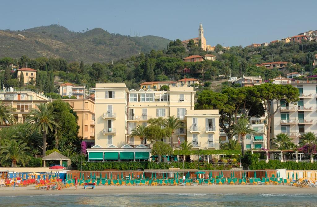 Hotel Beau Sejour a Alassio con Spiaggia Privata