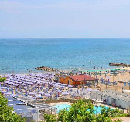 Hotel Bristol a Misano Adriatico con Spiaggia Privata