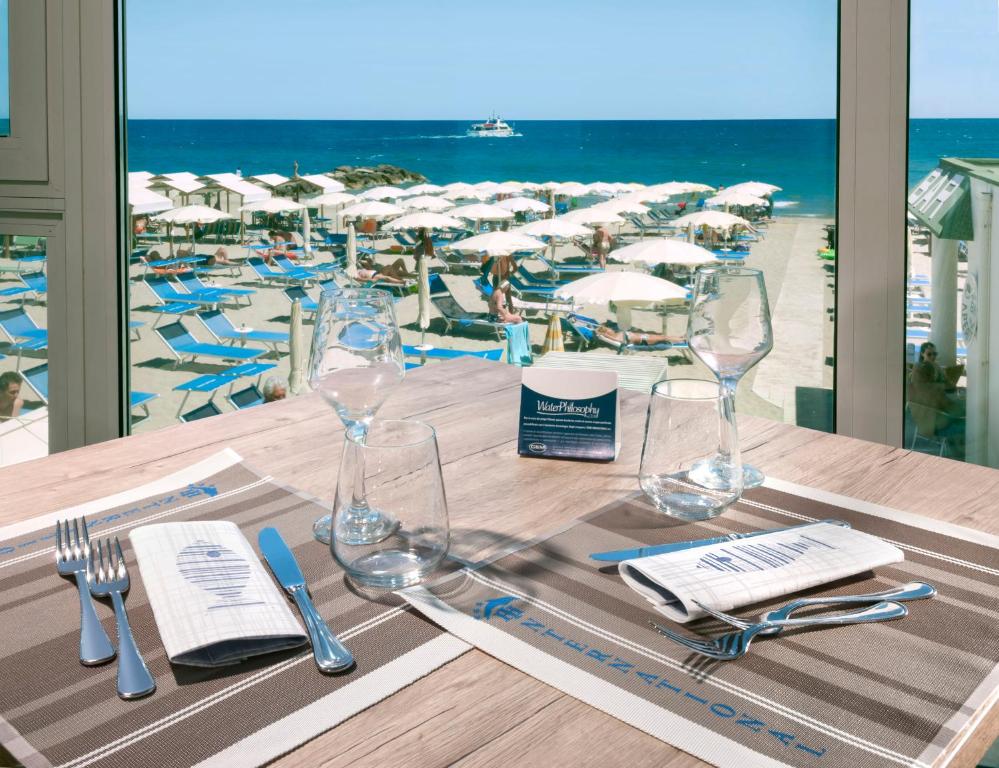 Hotel International a Misano Adriatico con Spiaggia Privata
