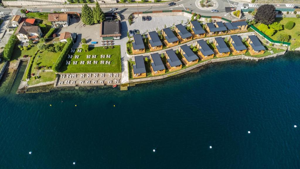 Hotel Lago Maggiore Bay a Lago Maggiore con Spiaggia Privata