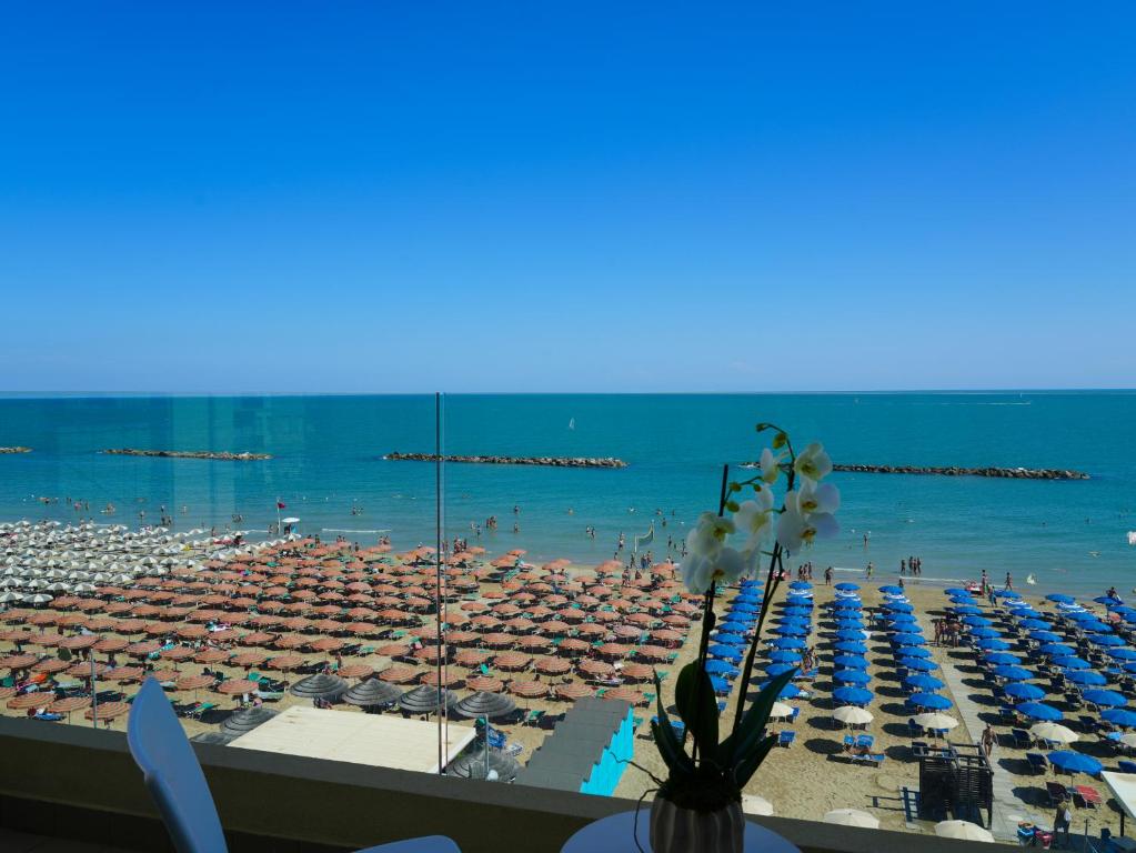 Hotel Nautilus Family a Pesaro con Spiaggia Privata