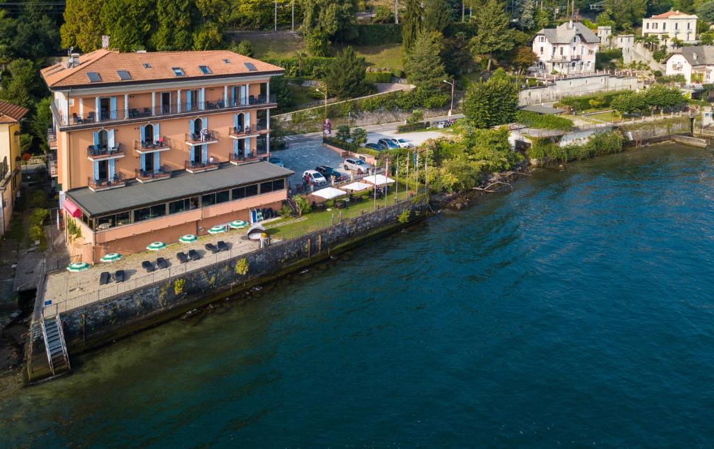 Hotel Romagna a Lago Maggiore con Spiaggia Privata