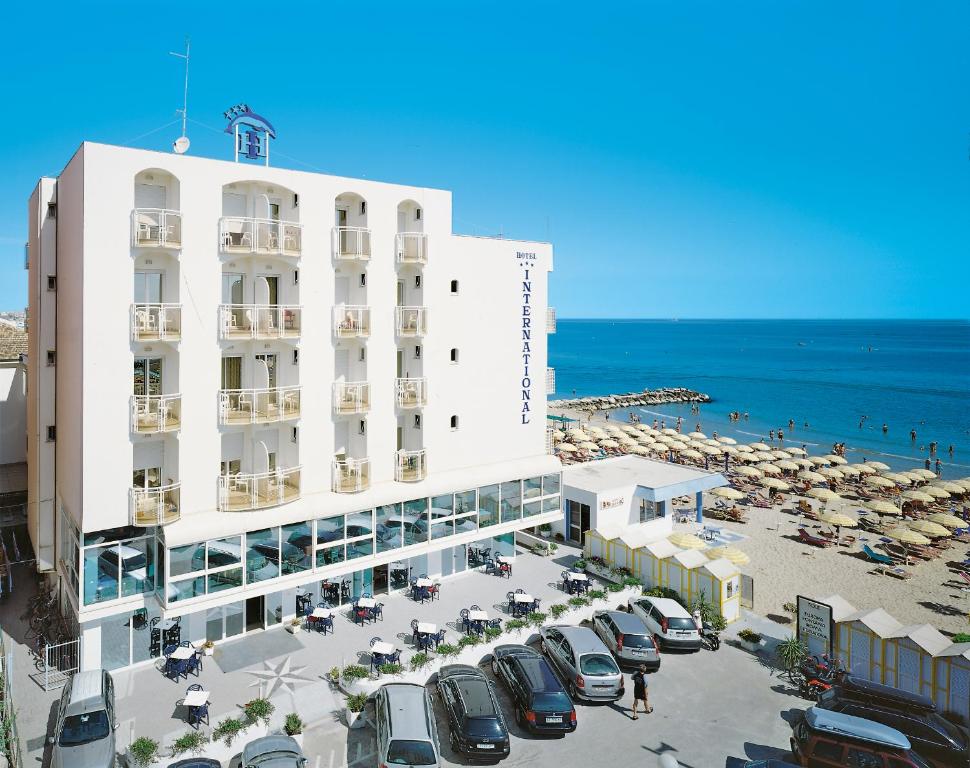 International a Misano Adriatico con Spiaggia Privata Hotel