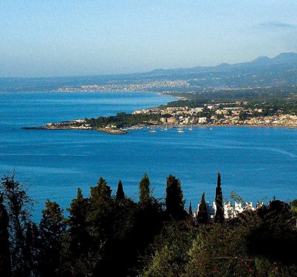 Sporting Baia Hotel a Giardini Naxos con Spiaggia Privata
