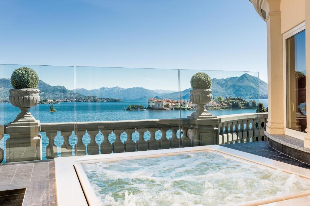 Villa e Palazzo Aminta a Lago Maggiore con Spiaggia Privata Hotel